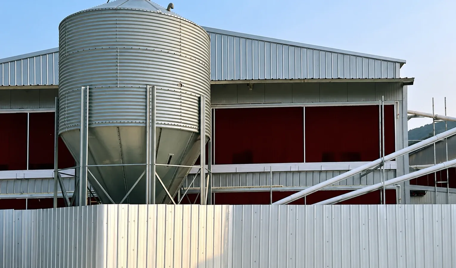 Automatic Poultry Feeding: Layout and Labour Planning