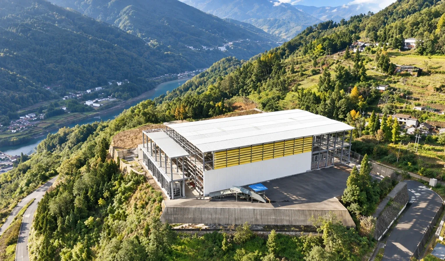 Cages or Cage-Free: Matching Poultry Housing to the Market