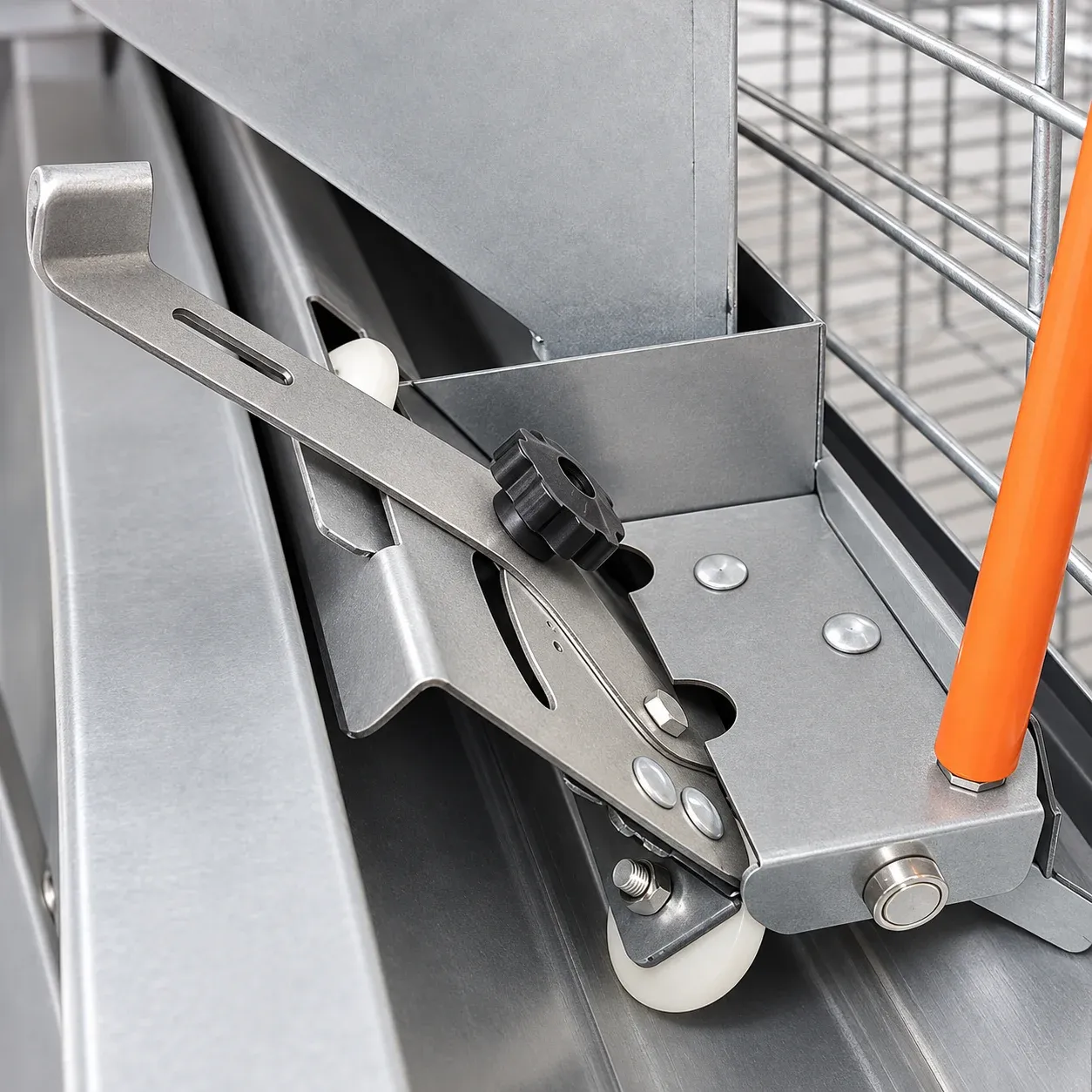 Mechanical adjustment detail on cage equipment