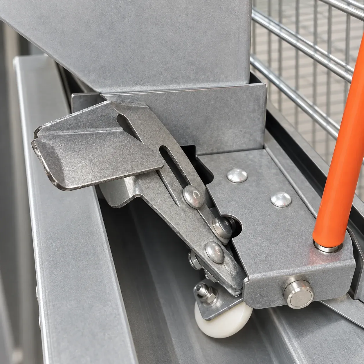 Cage adjustment plate and roller detail
